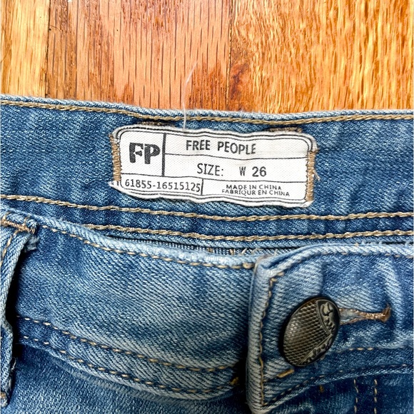 Free People Cut-Off Ripped Low Rise Light Blue Grunge Jeans, Size 26 - Picture 4 of 7